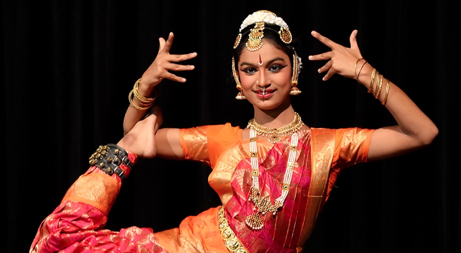 Смотреть Порно С Индийскими Танцовщицами Из Кино